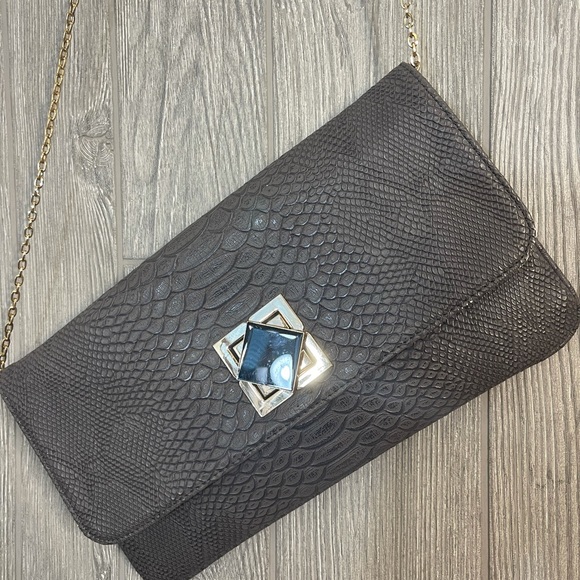Urban Expressions Grey & Gold Crossbody Purse Clutch with Chain Faux Alligator - Picture 3 of 11